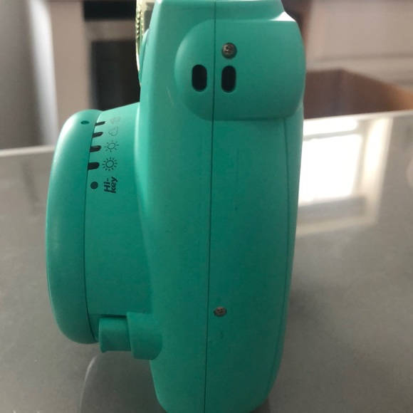 Polaroid Camera - Picture 2 of 4